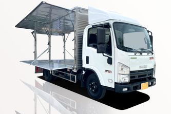 Xe Tải Isuzu QKR QMR77HE5 2.2 Tấn Thùng Kín Cánh Dơi