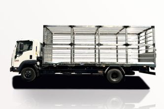 Xe Tải Isuzu FRR FRR90NE5 5.5 Tấn Thùng Chở Gia Cầm 