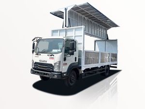 Xe Tải Isuzu FRR FRR90NE5 5.6 Tấn Thùng Kín Cánh Dơi