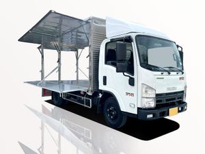 Xe Tải Isuzu QKR QMR77HE5 2.2 Tấn Thùng Kín Cánh Dơi