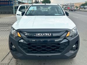 Xe bán tải Isuzu D-MAX UTZ 800 1.9L 4 x 4 MT