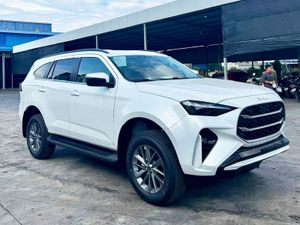 Xe SUV Isuzu Mu-X Chở Tiền B7 Plus 1.9L 4 x 2 AT