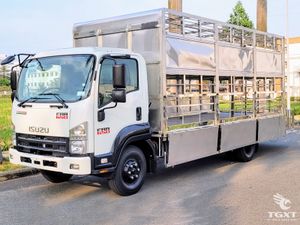 Xe Tải Isuzu FRR FRR90NE5 5 Tấn Thùng Chở Gia Súc
