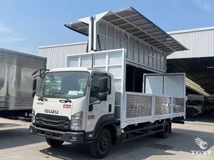 Xe Tải Isuzu FRR FRR90NE5 5.6 Tấn Thùng Kín Cánh Dơi