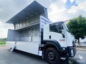 Xe Tải Isuzu FVR FVR34UE5 7.5 Tấn Thùng Kín Cánh Dơi