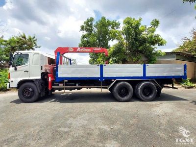 Xe tải Hino FL8JT8A 14.4 tấn trang bị cẩu Unic URV343, động cơ Euro 5, vận chuyển hàng hóa hiệu quả, bền bỉ, an toàn cho doanh nghiệp.