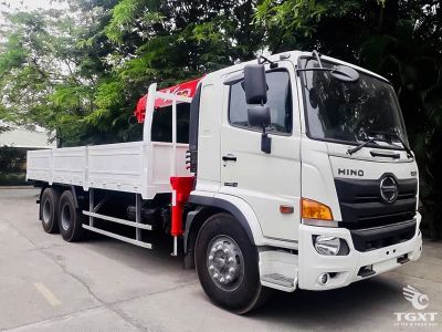 Xe tải Hino FL8JT8A 14.4 tấn với cẩu Unic URV343, công nghệ Euro 5, vận chuyển hàng hóa bền bỉ, an toàn, phù hợp vận tải, xây dựng, logistics.