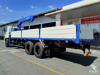 Xe tải Hino 13.8T gắn cẩu Tadano, nâng 3 tấn, tầm 7.5m, lý tưởng vận chuyển, xây dựng hàng nặng.