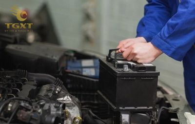 huong-dan-thay-dung-cach-1.jpg Hướng dẫn thay bình ắc quy xe tải đúng cách, an toàn và chi tiết.