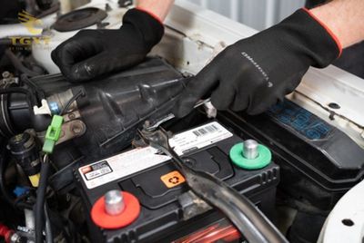 dau-hieu-scauy-yeu-1-2.jpg Dấu hiệu nhận biết bình ắc quy xe tải yếu hoặc hỏng, hình ảnh minh họa chi tiết các biểu hiện của bình ắc quy lỗi để kiểm tra và thay thế kịp thời.