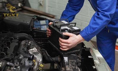 bao-duong-tang-tuoi-tho-1.jpg Hình ảnh bảo dưỡng bình ắc quy xe tải, giúp kéo dài tuổi thọ và tối ưu hiệu suất hoạt động.