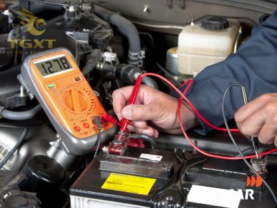 huong-dan-thay-thai-nha-1.jpg Hướng dẫn tháo ắc quy xe tải an toàn tại nhà, chi tiết từng bước, giúp chủ xe dễ dàng tự bảo dưỡng phương tiện.