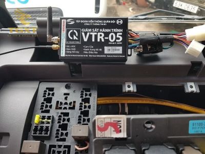 Hình chụp hộp đen xe tải, thiết bị giám sát hành trình chuyên nghiệp trong ngành vận tải.