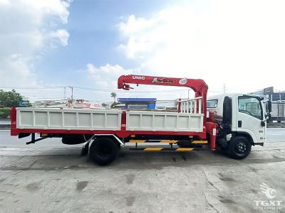 Xe tải cẩu Isuzu NQR75LE5 3T9 kết hợp cẩu Unic URV295, phù hợp vận chuyển và nâng hạ hàng hóa chuyên nghiệp.