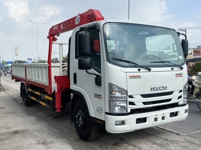 Xe tải chở hàng cẩu Isuzu NQR NQR75LE5 3T9 gắn cẩu Unic URV295, mạnh mẽ, tiết kiệm nhiên liệu, phù hợp vận chuyển và nâng hạ hàng hóa.