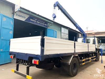 Xe tải cẩu Isuzu 6.8 tấn kết hợp cẩu Tadano Nhật Bản, nâng hạ chuyên nghiệp, tối ưu vận chuyển và xây dựng.