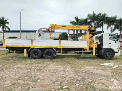 Xe tải Hino FL8GT8A 3 chân 13 tấn gắn cẩu Soosan SCS524, tiêu chuẩn Euro 5, vận hành mạnh mẽ cho vận chuyển hàng hóa nặng.