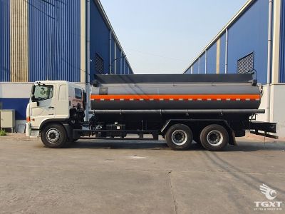 Xe tải chở hóa chất Hino FL8JT8A 10 Khối, tiêu chuẩn Euro 5, vận hành ổn định, an toàn.