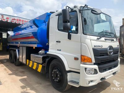 Xe tải chứa hóa chất Hino FL8JT8A 10 Khối, tiêu chuẩn Euro 5, vận hành an toàn và hiệu quả.