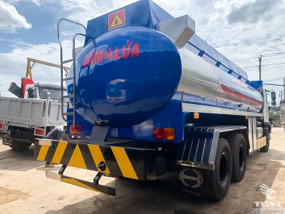 Xe tải bồn chở hóa chất Hino FL8JT8A 10 Khối, tiêu chuẩn Euro 5, vận hành ổn định.