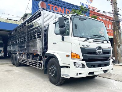 xe-tai-hino-fl8jt8a-14-tan-3-chan-thung-cho-gia-suc-euro-5-1.jpg Xe tải Hino FL8JT8A 14 tấn, chở gia súc, thùng chuyên dụng, Euro 5, động cơ mạnh mẽ, tiết kiệm nhiên liệu, vận chuyển an toàn mọi địa hình.