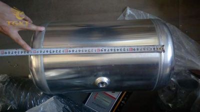 cach-thay-1-2.jpg Hình ảnh hướng dẫn kiểm tra bình hơi xe tải, an toàn và bền lâu.