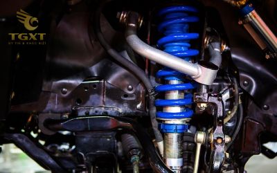 tac-hai-1.jpg Hình ảnh xe tải với nhíp bị hỏng, cảnh báo tác hại khi lắp sai hoặc hỏng nhíp dùng cho xe tải.