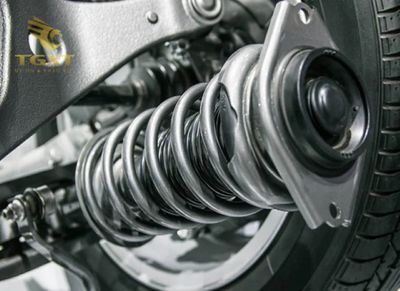 Giá giảm xóc xe tải đa dạng theo thương hiệu và loại, từ thủy lực đến khí nén, phù hợp mọi nhu cầu vận hành.