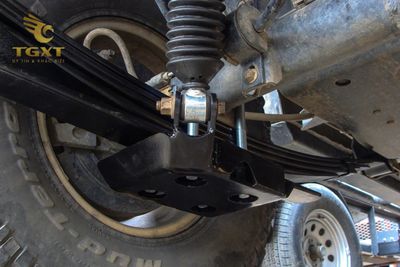 huong-dan-thay-nhip-2.jpg Hướng dẫn thay nhíp xe tải đúng kỹ thuật, đảm bảo an toàn và hiệu suất tối ưu.