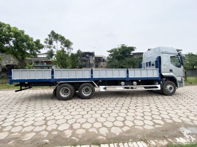 Xe tải ChengLong LZ1250M5CBT H5 260HP, 15 tấn, thùng lửng 9.9m, vận chuyển hàng hóa nặng, thuận tiện, tiết kiệm năng lượng, phù hợp logistics tuyến dài.