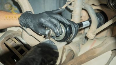 huong-dan-thay-1.jpg Hướng dẫn thay trục láp xe tải đúng kỹ thuật, an toàn, hiệu quả