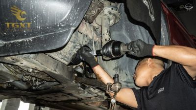 boi-tron-khop-1.jpg Bôi trơn khớp láp và bảo dưỡng định kỳ cho xe tải - Giải pháp bảo vệ hệ truyền động tối ưu