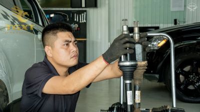 so-sanh-xe-tai-voi-xe-con-2.jpg So sánh trục láp xe tải và xe con, nhấn mạnh độ bền và vật liệu khác biệt để phù hợp từng loại phương tiện.