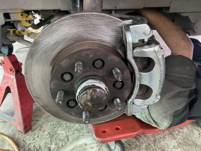 Hình ảnh mô phỏng nguyên lý hoạt động của heo dầu xe tải, phần cứng quan trọng trong hệ thống phanh an toàn.