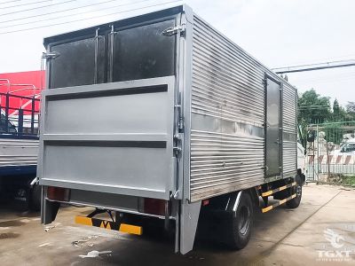 Xe tải Jac N650 E5 6.2T thùng kín gắn bửng nâng, mạnh mẽ, tiết kiệm nhiên liệu, phù hợp vận chuyển đa dạng hàng hóa.