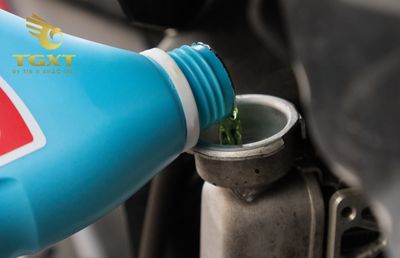 cach-chon-phu-hop-3.jpg Hình ảnh hướng dẫn chọn bình nước làm mát phù hợp cho xe tải với tiêu đề rõ ràng, nội dung chính về kỹ thuật và tiêu chí lựa chọn phù hợp.