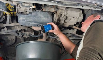 tac-hai-dung-sai-hop-so-2.jpg Hình ảnh minh họa xe tải bị hư hỏng do dùng sai dầu hộp số.