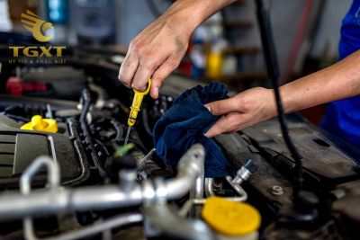 thay-dau-hop-so-oto-dinh-ky-6078-1.jpg Dầu hộp số xe tải đúng loại giúp tối ưu hệ thống truyền động, ngăn ngừa hư hỏng nặng.