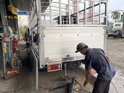 ban-thung-xe-tai-cu-184-800x600-1.jpg Thùng xe tải đang được bảo trì và bảo dưỡng đúng cách để nâng cao hiệu suất vận chuyển.