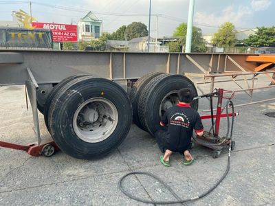 huong-dan-1.jpg Hướng dẫn sử dụng máy ra vào lốp xe tải an toàn, quy trình vận hành và đảm bảo an toàn tối đa cho người vận hành.