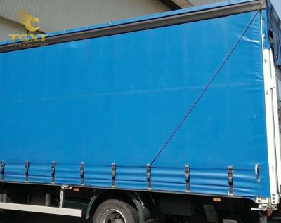 Bạt phủ xe tải hiện đại, chống thời tiết cực tốt, đảm bảo an toàn hàng hóa mọi hành trình.