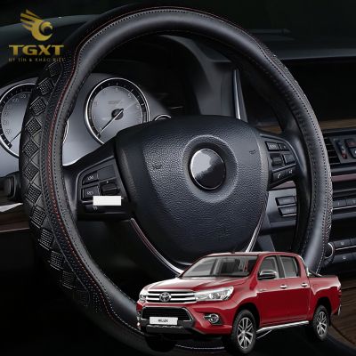 Bọc vô lăng xe tải cao cấp giúp bảo vệ và nâng cao cảm giác lái. Chọn chất liệu phù hợp để tối ưu trải nghiệm vận hành an toàn và thoải mái.