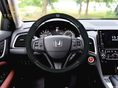 Bọc vô lăng xe tải cao cấp, tăng cường cảm giác lái và bảo vệ tay lái khỏi hao mòn.