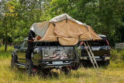 leu-noc-xe-ban-tai-3.jpg Lều nóc xe bán tải tiện lợi, thiết kế gấp gọn dễ dàng, phù hợp cắm trại, du lịch tự túc cho gia đình yêu thích khám phá thiên nhiên.