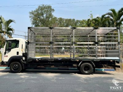 xe-tai-isuzu-frr-frr90ne5-5-tan-ruoi-thung-cho-gia-cam-6.jpg Xe tải Isuzu FRR 5.5 tấn chuyên chở gia cầm, thiết kế thông minh, động cơ Euro 5, tiết kiệm nhiên liệu, tối ưu vận chuyển trong ngành chăn nuôi.