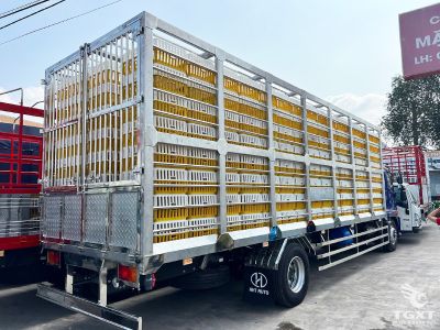 Xe tải Hino FG8JP8A 8 tấn thùng inox, vận chuyển gia cầm an toàn, hiệu quả, khí thải Euro 5, phù hợp ngành chăn nuôi, logistics lớn.