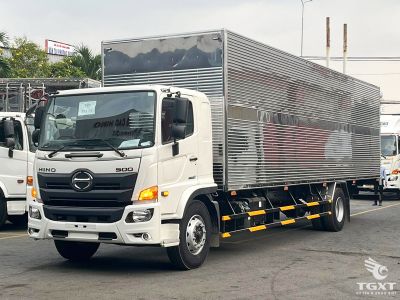 Xe tải Hino FG8JT8A-PGX 8 tấn, thùng kín dài 10m, khí thải Euro 5, công nghệ Nhật, vận chuyển hàng hóa mạnh mẽ.