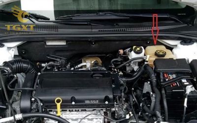 binh-nuoc-phu-xe-tai-3.jpg Bình nước phụ động cơ xe tải giúp duy trì nhiệt độ vận hành ổn định, giảm quá nhiệt, thiết yếu trong hệ thống làm mát xe tải.