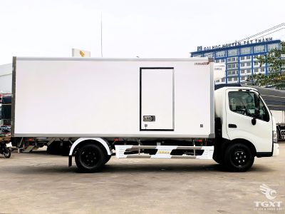 Xe đông lạnh Hino XZU710L Euro 5 2.5T chất lượng cao