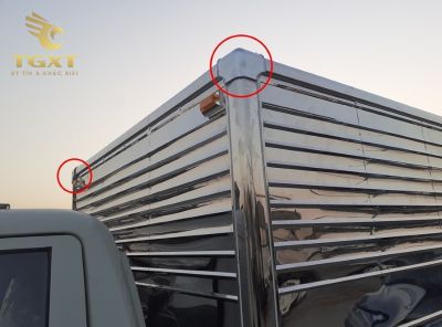 op-bao-ve-goc-thung-1.jpg Ốp bảo vệ góc thùng xe tải, giúp nâng cao an toàn và thẩm mỹ cho xe vận chuyển.